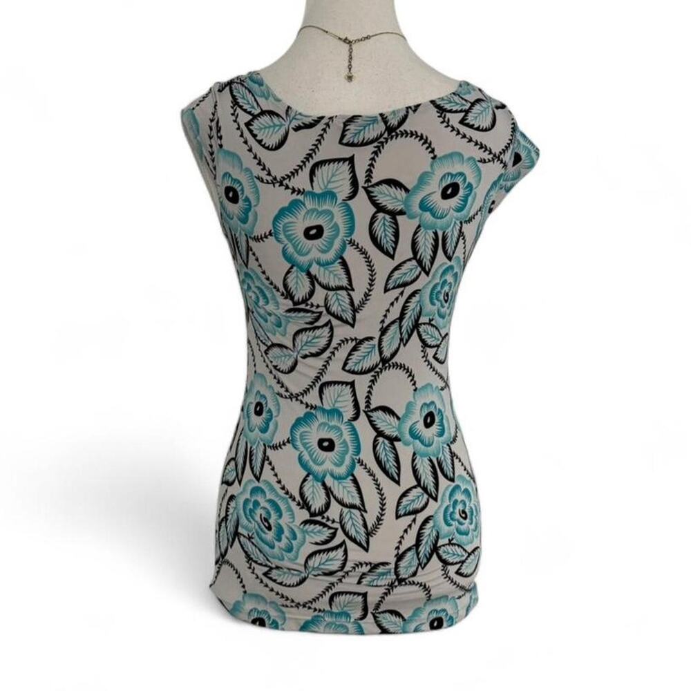 Blue floral print top with tie front detail Super Flattering & Fitted Size Small - Picture 2 of 4